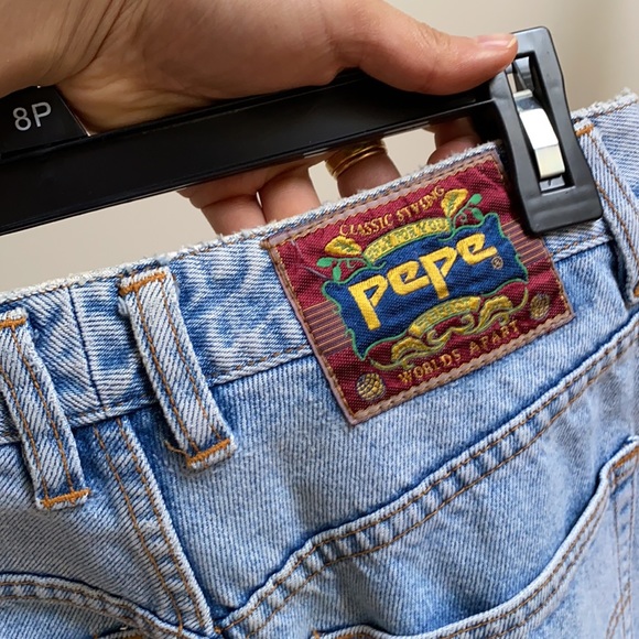 Vintage Light Wash Jeans - Picture 2 of 5